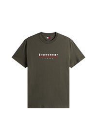 T-shirt in cotone verde oliva con maniche corte; presenta il logo "tommy JEANS" in bianco e rosso sul petto; scollo rotondo.