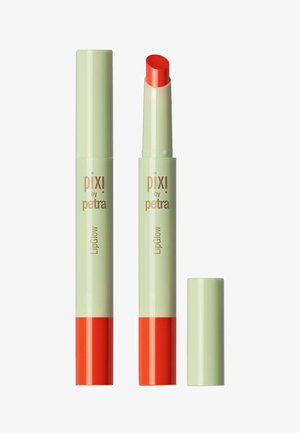 Bâton de couleur à lèvres dans un tube vert menthe avec une base rouge. Il présente une pointe ronde et une étiquette de marque "pixi by petra" pour identification.