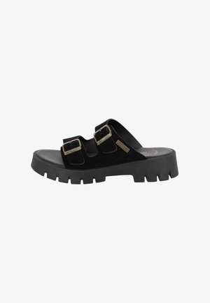 Infradito nere in suede con due fibbie metalliche regolabili, dotate di una suola in gomma spessa con un motivo di battistrada testurizzato.