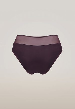 Hoge taille, donkerpaarse damesonderbroek met een semi-transparante mesh tailleband, weergegeven op een eenvoudige lichte achtergrond.