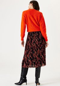 Garcia Vest - flame scarlet