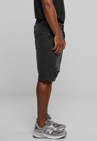 2Y Premium Lühikesed teksad - black