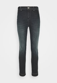 Tummansiniset farkut suoran leikkauksen omaavina, joissa on hopeinen nappi, klassiset taskut, lievää kulutusta reidessä ja käännetyt lahkeet.