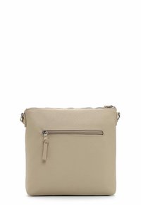Sac bandoulière en cuir beige avec une finition texturée, doté d'une poche zippée à l'avant et d'une bandoulière réglable. Forme rectangulaire, design minimaliste.