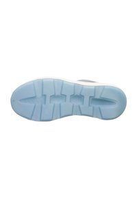 Semelle de chaussure en matériau en caoutchouc bleu translucide, présentant une surface texturée et des rainures bien définies pour une meilleure adhérence.