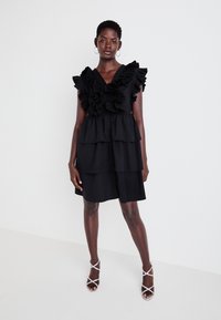 YAS YASRUNA RUFFLE DRESS  - Koktailové šaty/večierkové šaty - black