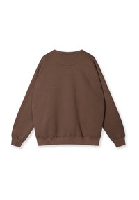 Brauner Baumwollpullover mit lockerer Passform, Rundhalskragen und langen Ärmeln. Glatte Textur mit gerippten Bündchen und Saum.