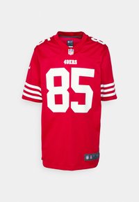 Piros NFL mez fehér kiemelésekkel, elöl a "85"-ös szám és a "49ERS" felirat látható. Rövid ujjak fehér csíkokkal, Nike logó a gallérnál.