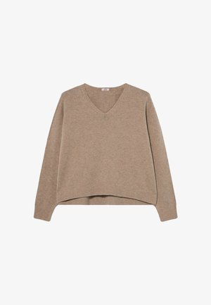 Beige strikket sweater med V-hals, faldede skuldre og ribbet kant. Blød tekstur og afslappet pasform med minimal detaljering.