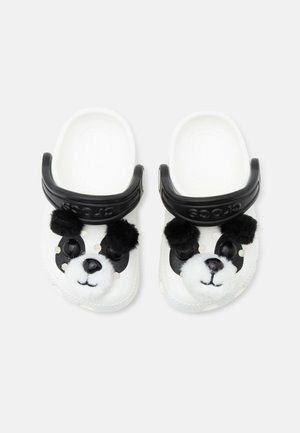 Crocs CLASSIC IAM PANDA - Chaussons - white