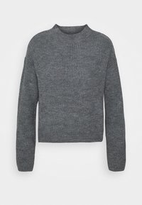 Pull gris en maille à manches longues avec texture côtelée et col rond haut, présenté sur un fond blanc.