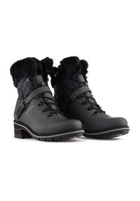 Czarne wodoodporne buty z sztucznym futrem, pikowana konstrukcja, sznurowany przód i trwała gumowa podeszwa. Posiadają etykietę limitowanej edycji.