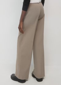 Calliope PALAZZO - Pantaloni - fango