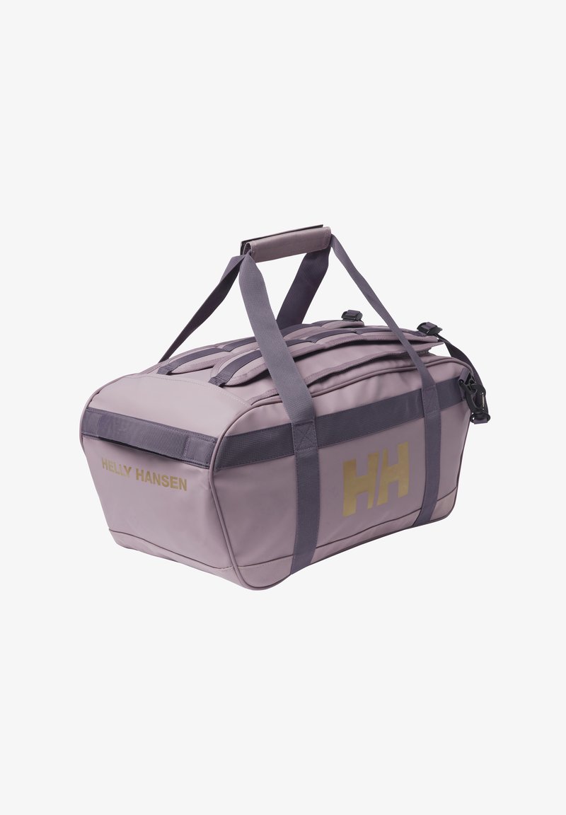 Bolsa de viaje morada Helly Hansen con dos asas superiores, correa de hombro ajustable y logo dorado en el lateral y en el extremo.