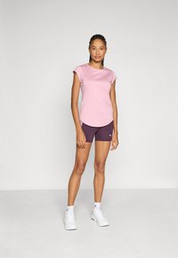 Puma TEE - Sport T-Shirt - poised pink heather