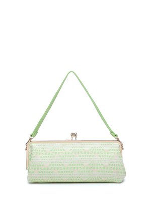 Borsa a clutch rettangolare con motivo geometrico verde, cornice dorata, chiusura kiss-lock e tracolla verde coordinata.