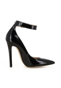 Pumps neri in vernice con tacco alto, punta affusolata, cinturino alla caviglia e tacco a stiletto. Texture liscia e finitura lucida.