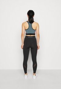 ONLY PLAY Petite Leggings - Byxor - black