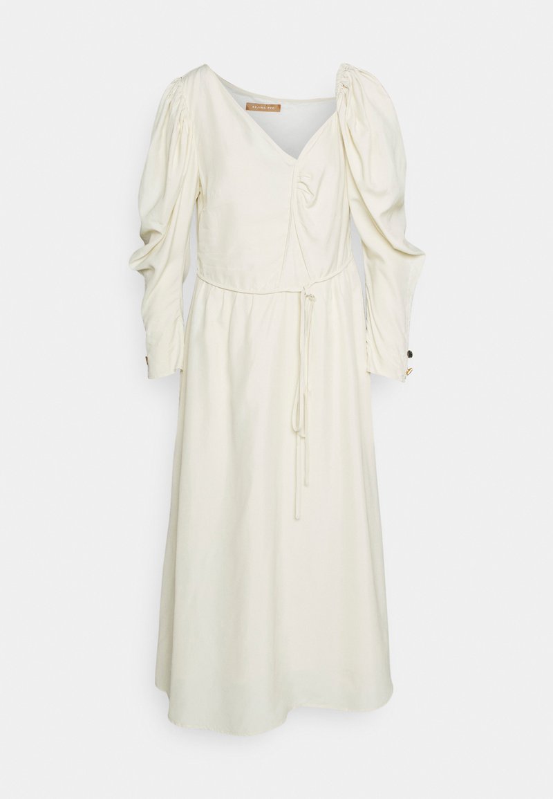 Rejina Pyo Maxi-jurk crème Rejina Pyo Maxi-jurk crème