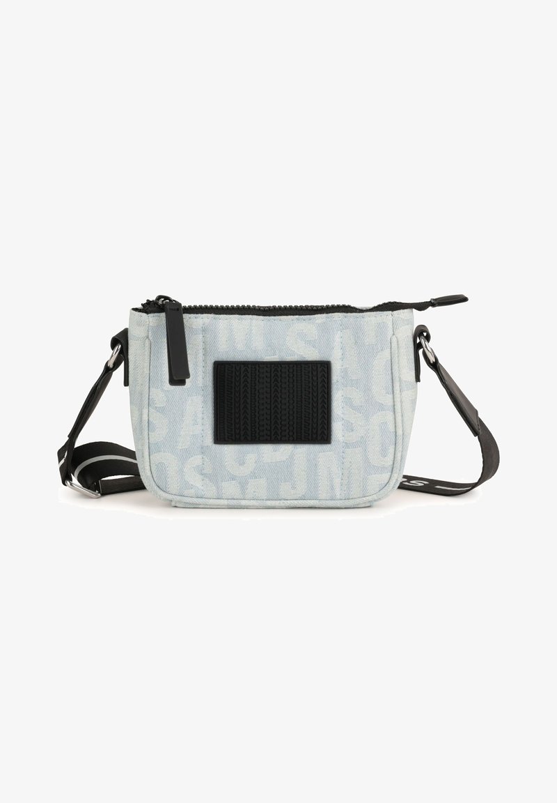 Saco crossbody de cor azul clara, feito de tecido, com um ponto em preto texturizado e fecho de correr. Apresenta uma alça longa e ajustável e um design de logotipo.