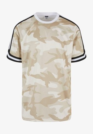 Beige camouflage T-shirt van meshmateriaal, met zwarte strepen op de schouders en een ronde halslijn.