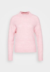 Pull rose pâle en tricot avec manches longues, col montant côtelé, poignets et ourlet côtelés, présenté sur un fond uni.