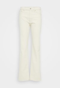 Vaqueros blancos de campana, hechos de denim, que cuentan con cinco bolsillos, pasadores para cinturón, cierre frontal con botón y cremallera, y una superficie lisa y ligeramente texturada.