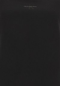 Schwarze Denim-Jeans von Calvin Klein Jeans mit einer glatten Textur, schlanker Passform und einem dezenten Logo am Bund.