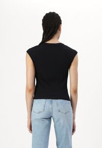 GAP Top - black