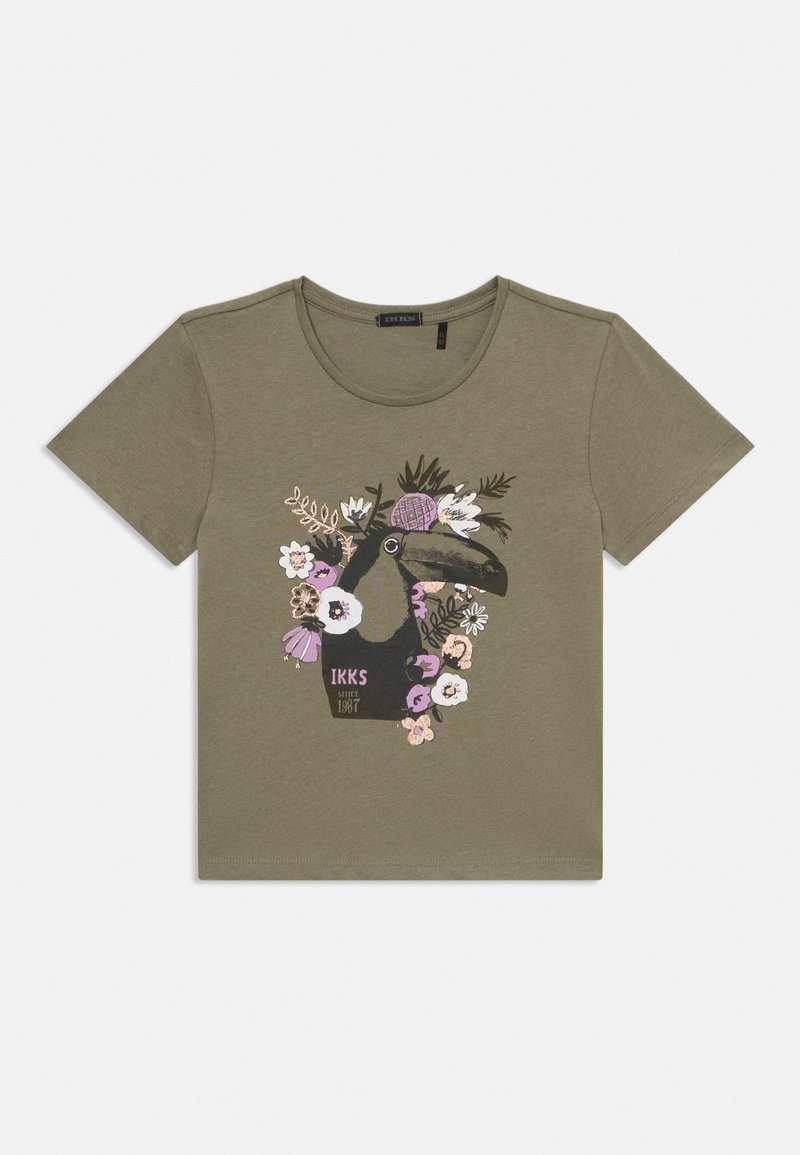 Olivinės spalvos medvilninis T-shirt su trumpomis rankovėmis, su juodu tukanu, apsuptu gėlių iliustracijų ir užrašu "IKKS nuo 1987".