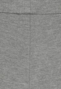 Vero Moda Tall VMKAMMA PANT - Calças - medium grey melange