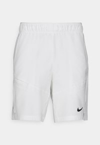 Vita knälånga träningsshorts med elastisk midja, sidofickor och liten svart Nike-swoosh på vänster ben.