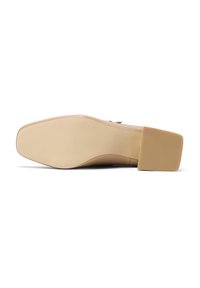 Suola di scarpe da donna nude con forma quadrata, superficie liscia e suola in gomma zigrinata per aderenza. Design solido e minimalista.