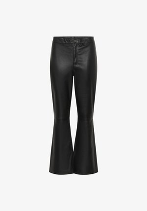 Zwarte leren flared broeken met een gladde textuur, voorzien van een ritssluiting aan de voorkant, knoopsluiting en subtiele stiksels langs de naden.