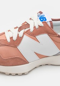 New Balance 327 UNISEX - Joggesko - sparrow