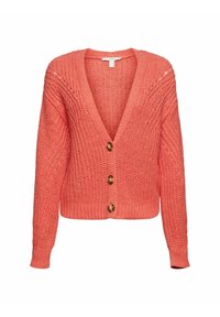 Koraalkleurige gebreide cardigan met een diepe V-hals, geribbelde zoom en drie grote bruine knopen aan de voorkant. Heeft een gestructureerde stiksel en lange mouwen.
