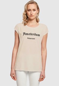 Merchcode AMSTERDAM EXTENDED SHOULDER - T-shirts print - whitesand