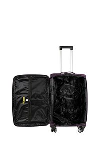 Maleta morada con interior negro, asa retráctil, ruedas suaves y compartimentos con cremallera. Se abre a un interior espacioso y forrado.
