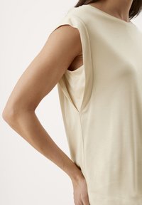 s.Oliver BLACK LABEL T-shirt basic - light yellow
