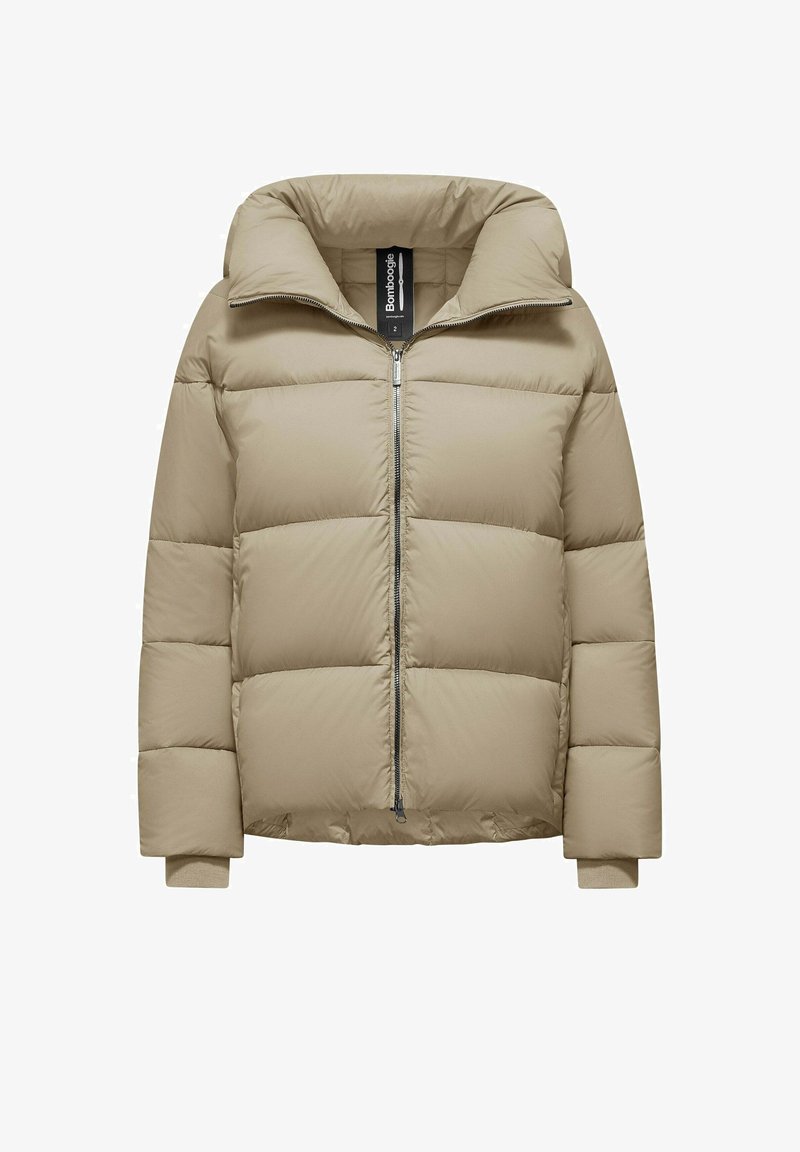 Giacca imbottita beige con colletto alto, zip frontale e polsini a maglia. Realizzata in materiale leggero, presenta sezioni trapuntate per l'isolamento.