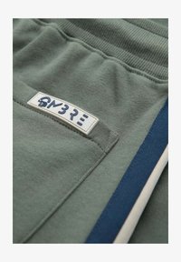 Non sélectionné, olive