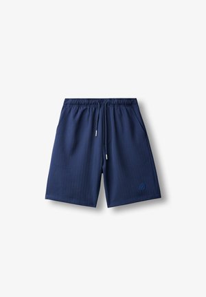 Tmavomodré ležérne šortky s elastickým pásom, šnúrkou, bočnými vreckami a malým vyšívaným písmenom „B“ na ľavej nohe.