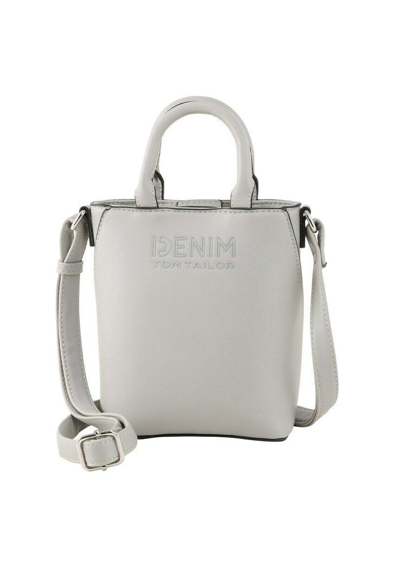 Borsa a mano in pelle grigia con due manici superiori e una tracolla removibile. Presenta il logo in rilievo "DENIM TOM TAILOR" e una texture liscia.