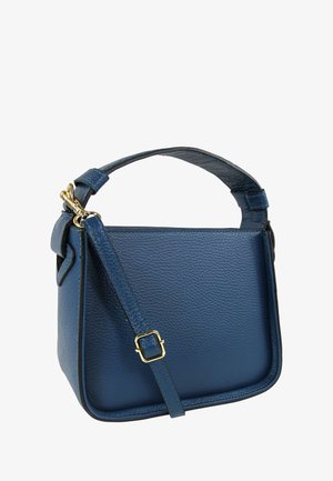 Sac à main en cuir bleu foncé avec une surface texturée, forme arrondie, anse supérieure et bandoulière ajustable avec une quincaillerie couleur or.