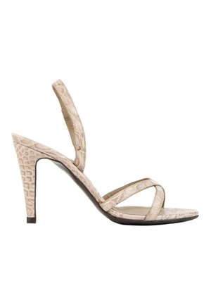 Beige højhælet sandal med tynde stropper og en tekstureret, krokodillemønster finish.