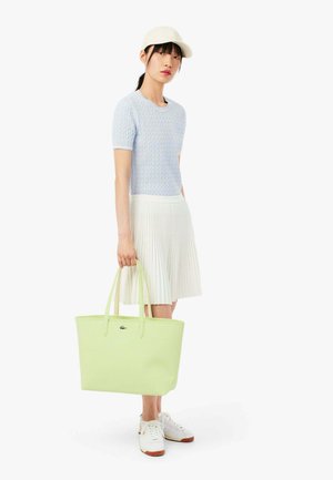 Lacoste, LACOSTE SAC CABAS ZIPPÉ ANNA SENCHA POUDRE - Shopping bags - vert sencha poudre