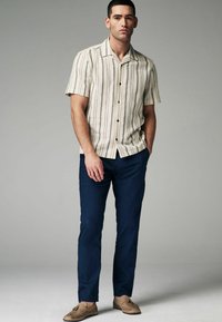 Next SLIM FIT LIGHTWEIGHT STRETCH - Vászonnadrágok - navy blue