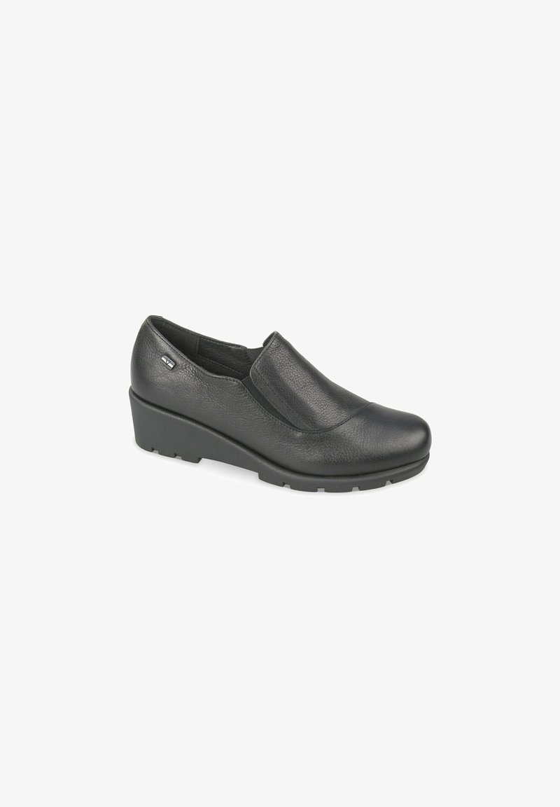 Scarpa nera in pelle slip-on con punta rotonda, suola a wedge leggermente sollevata e superficie texturizzata. Presenta un piccolo accento sul lato.