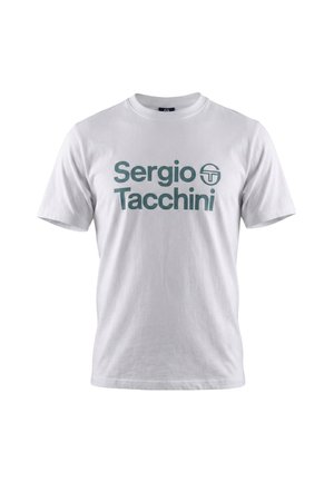Camiseta blanca de manga corta con texto y logo verde "Sergio Tacchini" centrados en el pecho.