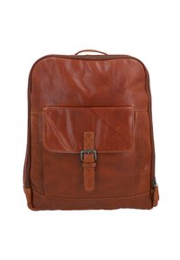 Brauner Leder-Rucksack mit einer Vorderklappe, Schnallenverschluss und Reißverschluss an der Seite. Glatte Textur mit subtilen Falten und Nähten.